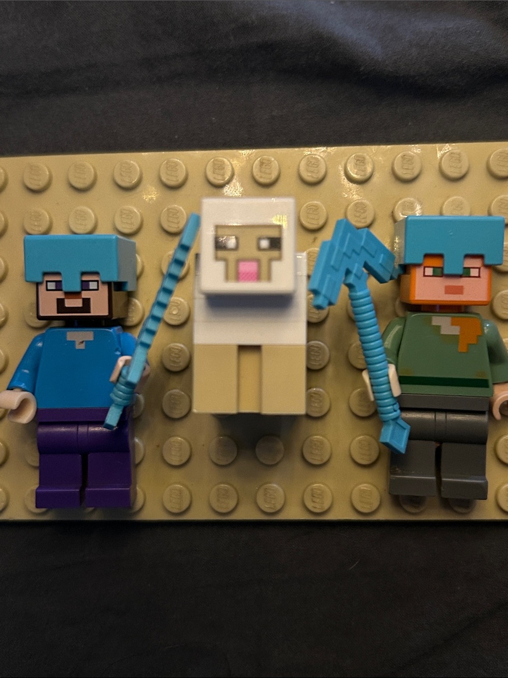 Lego Minecraft figures: Alex, Steve, sheep